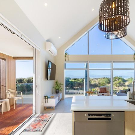 Luxury Beachside Living Elegant 3-Bedroom Haven Christchurch Eksteriør bilde
