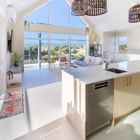 Luxury Beachside Living Elegant 3-Bedroom Haven Christchurch Eksteriør bilde