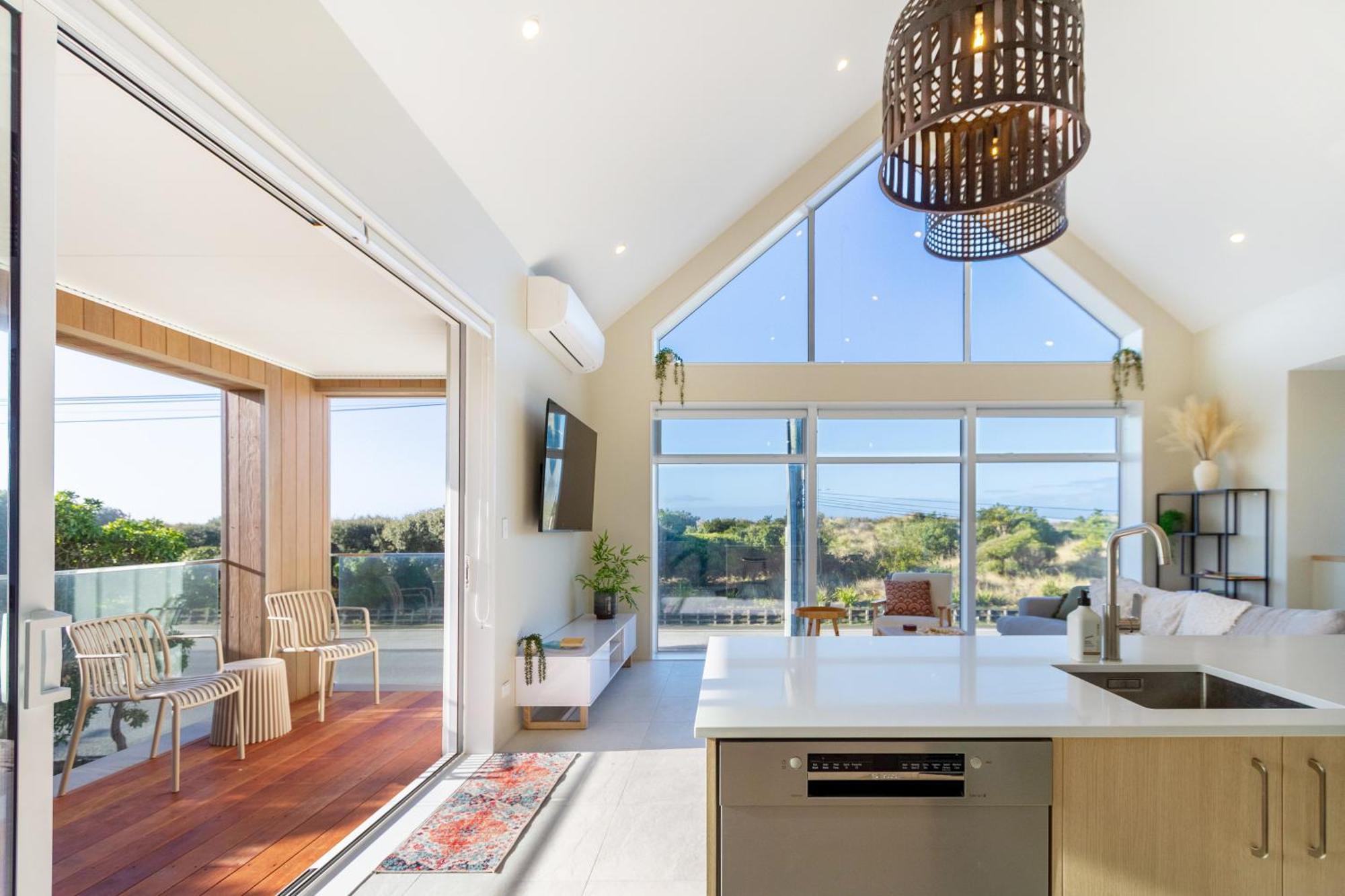 Luxury Beachside Living Elegant 3-Bedroom Haven Christchurch Eksteriør bilde