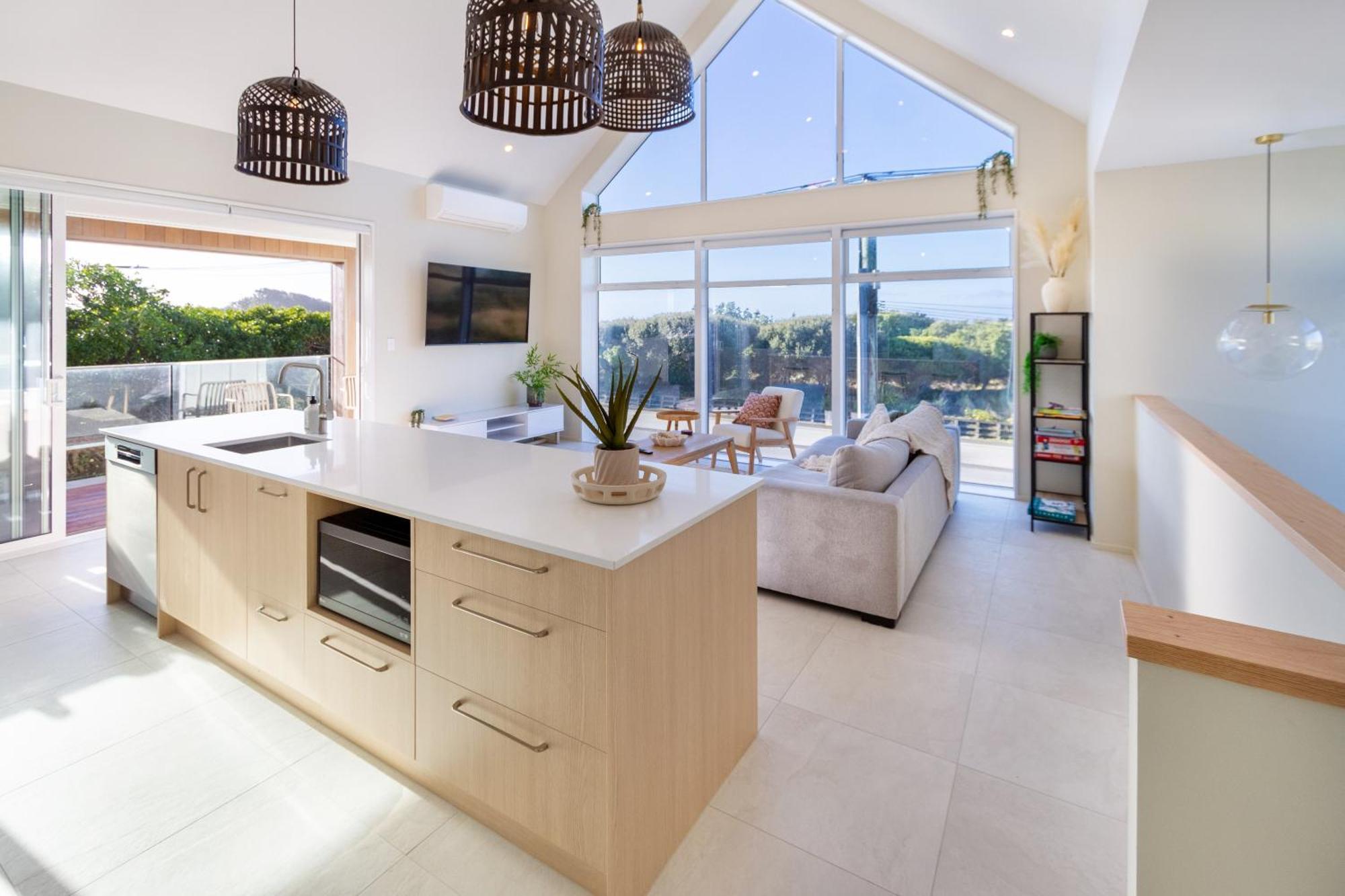 Luxury Beachside Living Elegant 3-Bedroom Haven Christchurch Eksteriør bilde