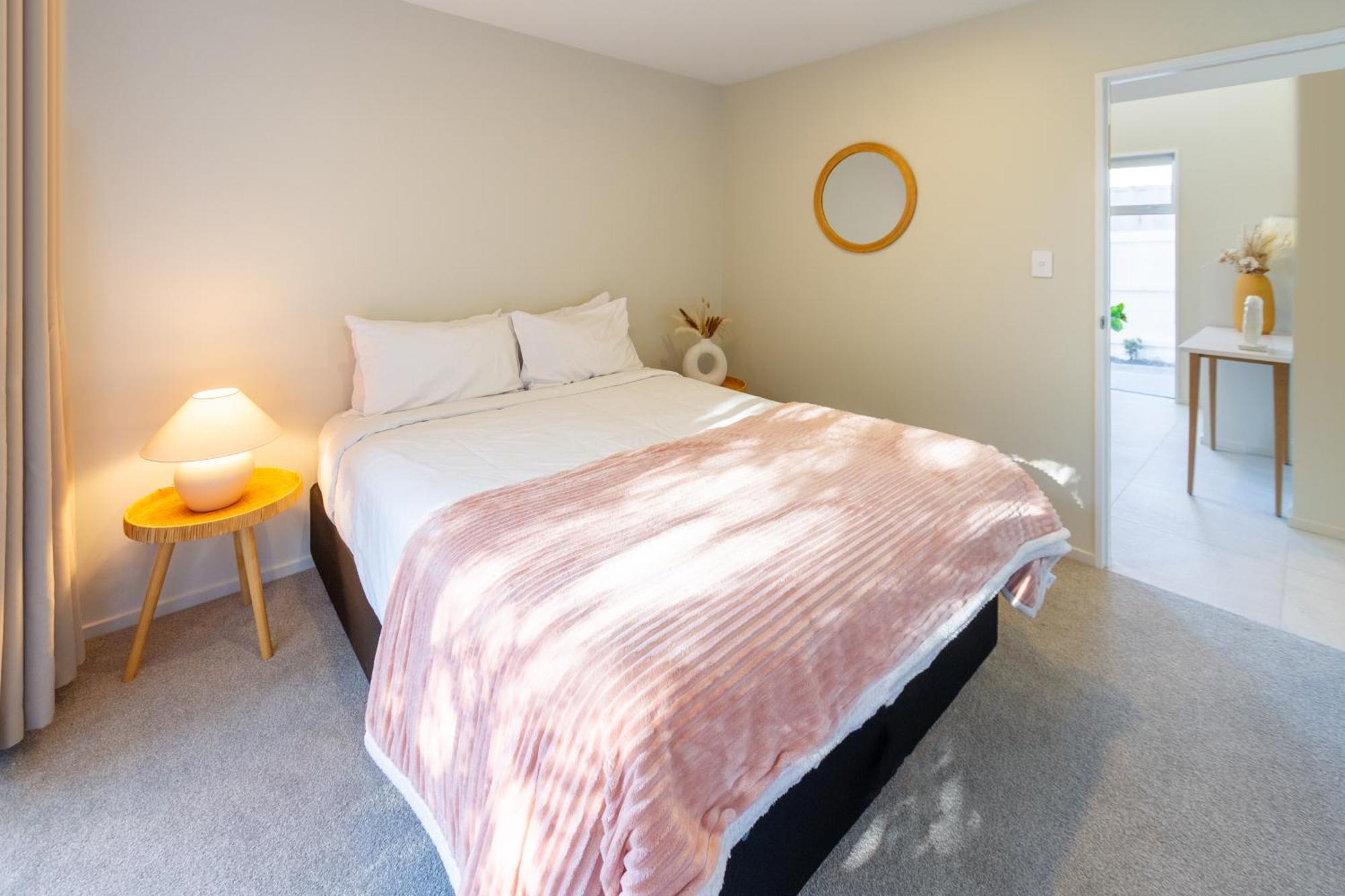 Luxury Beachside Living Elegant 3-Bedroom Haven Christchurch Eksteriør bilde