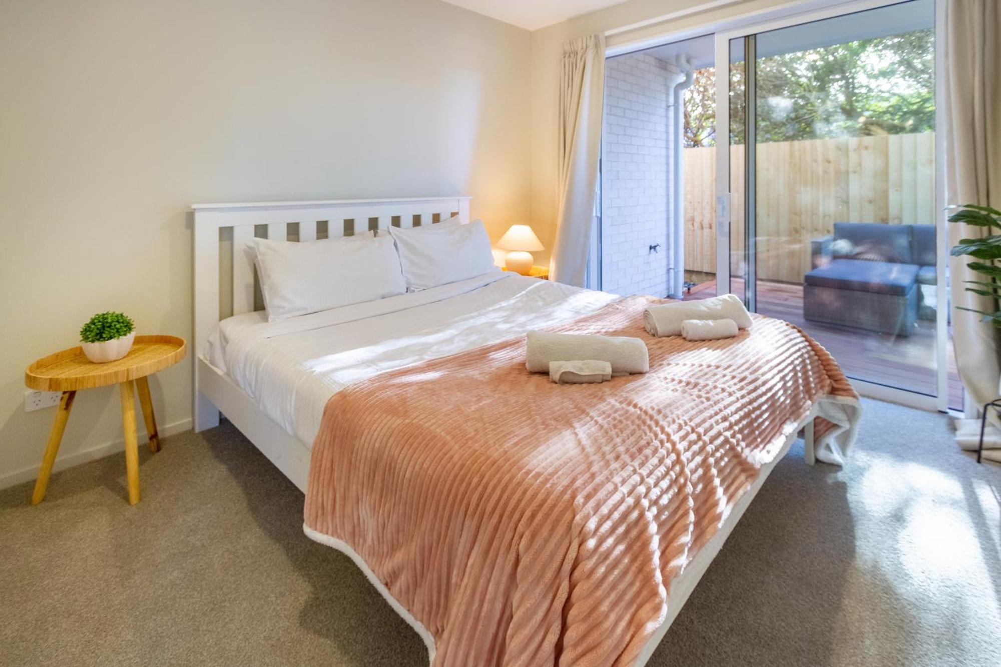 Luxury Beachside Living Elegant 3-Bedroom Haven Christchurch Eksteriør bilde
