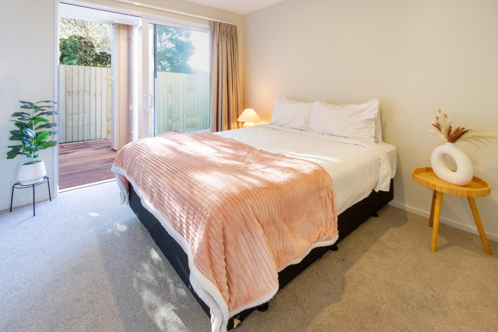 Luxury Beachside Living Elegant 3-Bedroom Haven Christchurch Eksteriør bilde