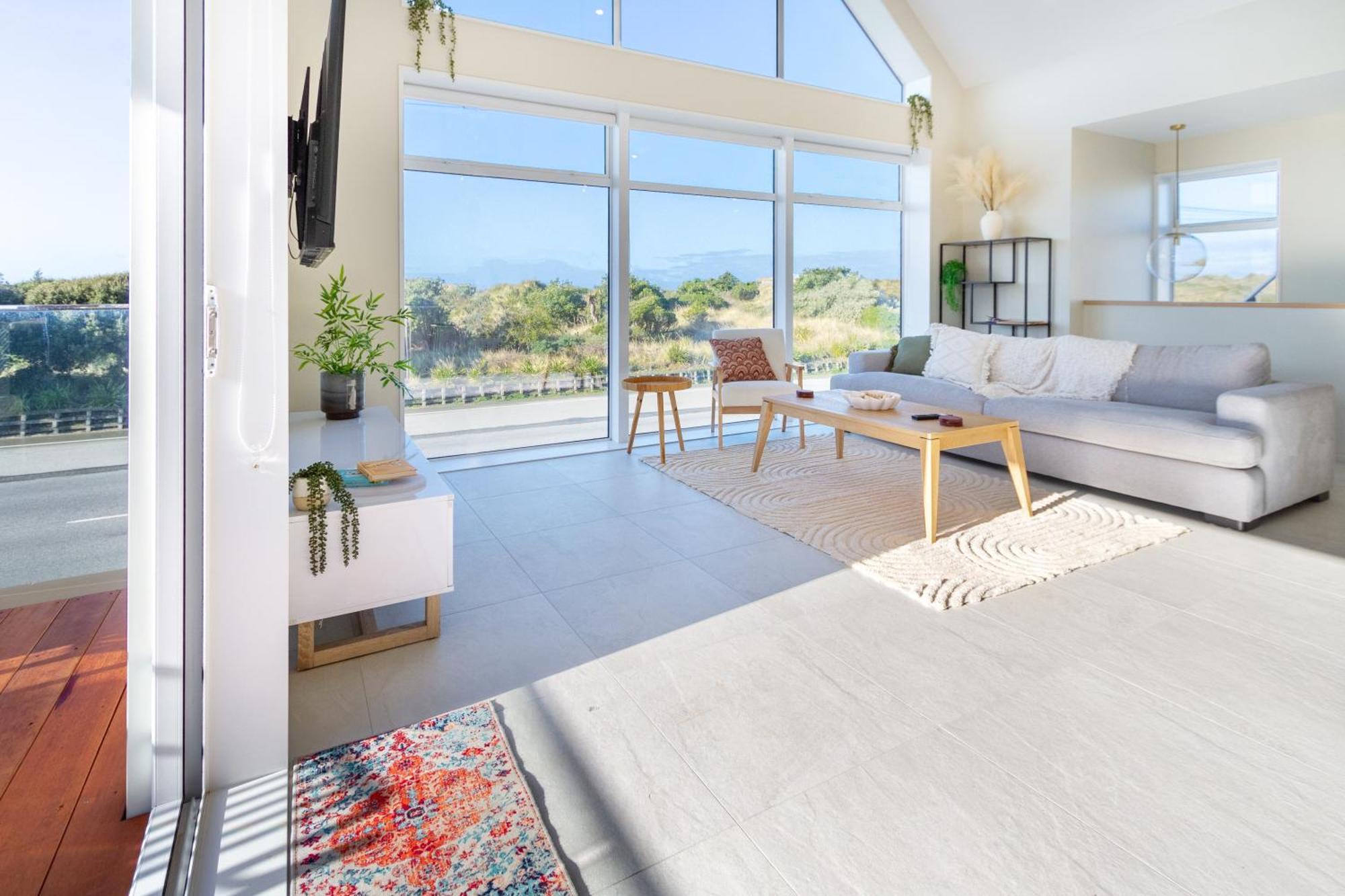 Luxury Beachside Living Elegant 3-Bedroom Haven Christchurch Eksteriør bilde