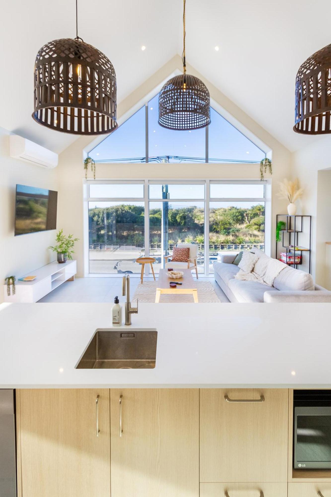 Luxury Beachside Living Elegant 3-Bedroom Haven Christchurch Eksteriør bilde