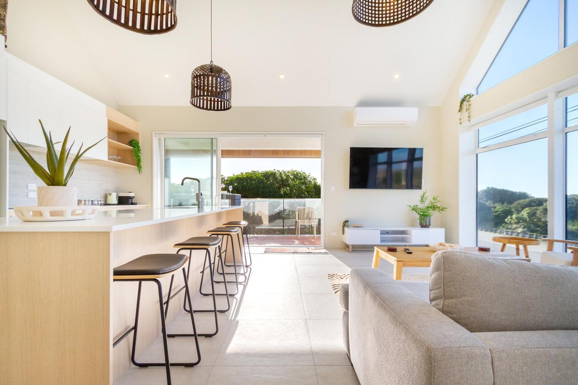 Luxury Beachside Living Elegant 3-Bedroom Haven Christchurch Eksteriør bilde