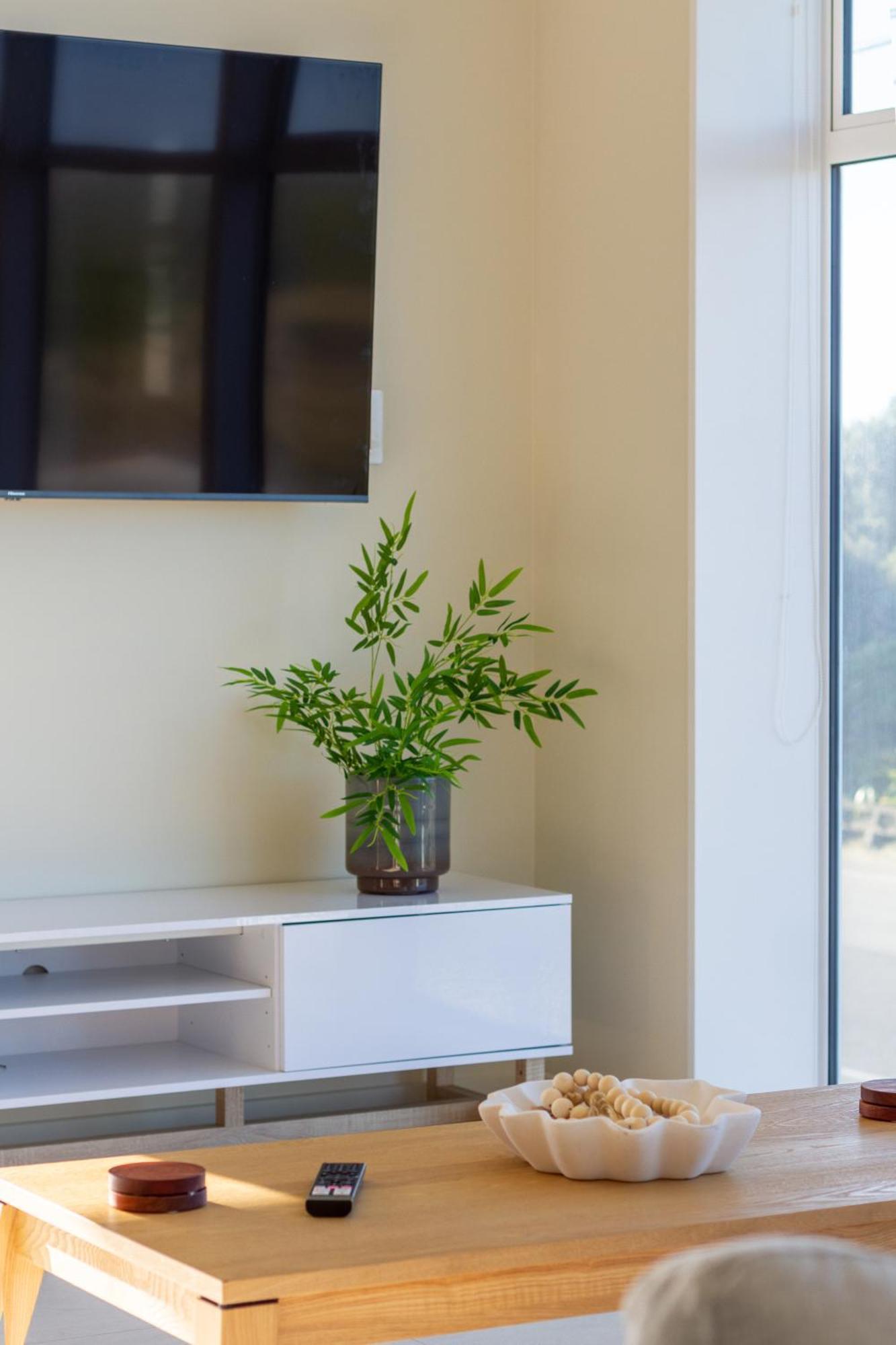 Luxury Beachside Living Elegant 3-Bedroom Haven Christchurch Eksteriør bilde