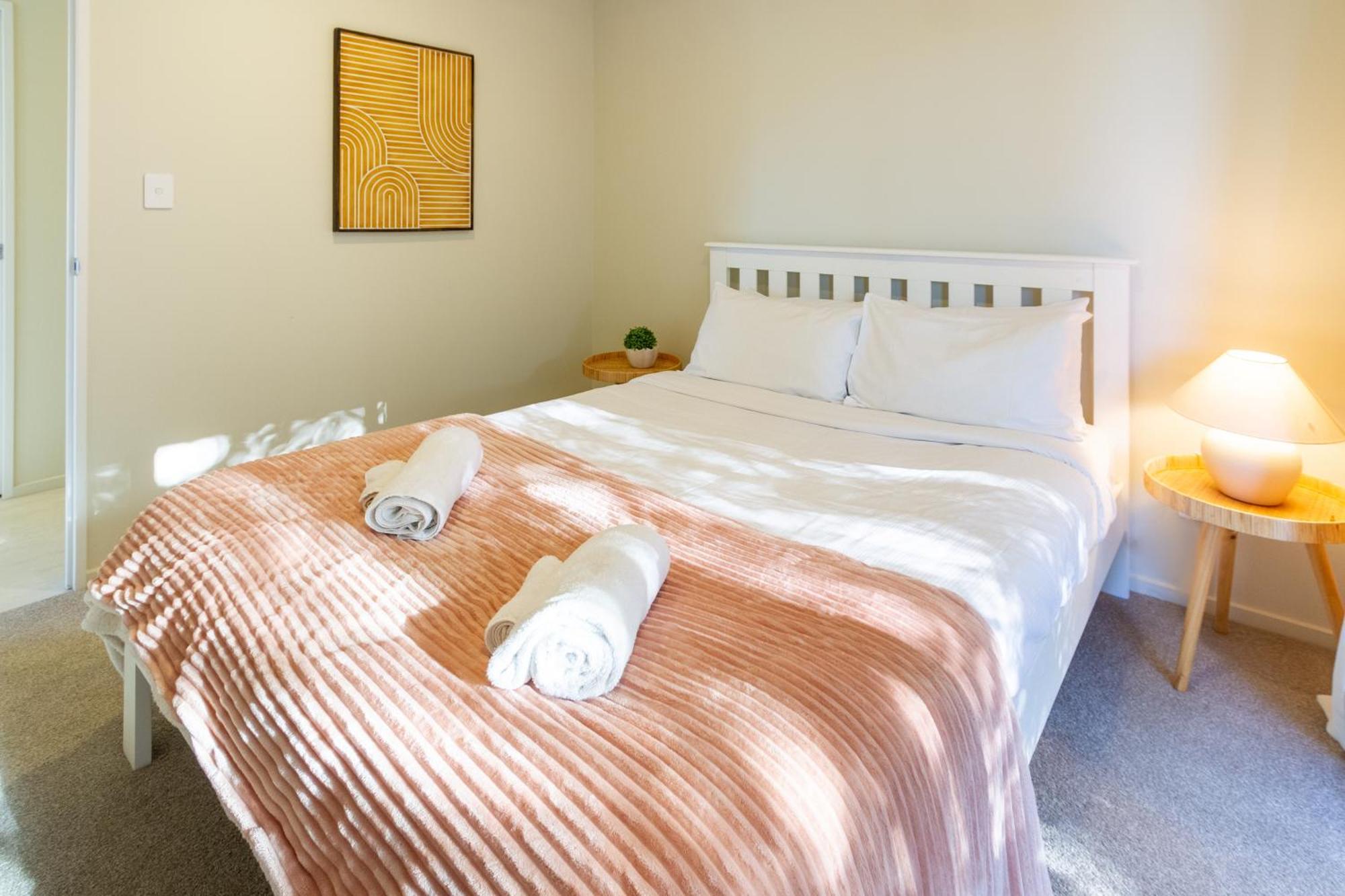 Luxury Beachside Living Elegant 3-Bedroom Haven Christchurch Eksteriør bilde