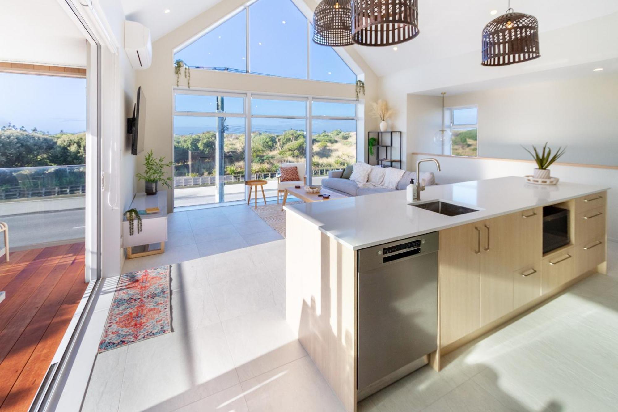Luxury Beachside Living Elegant 3-Bedroom Haven Christchurch Eksteriør bilde